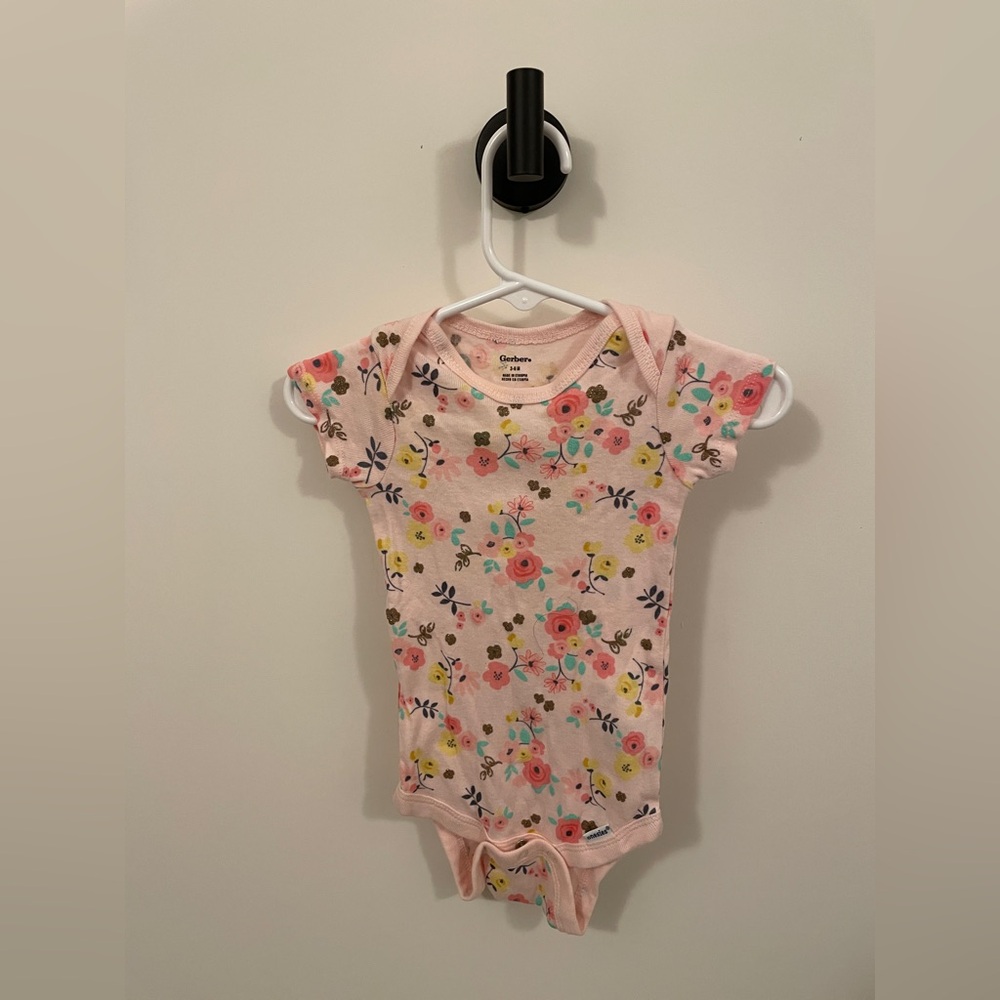 Gerber 3-6 months body suit pink floral